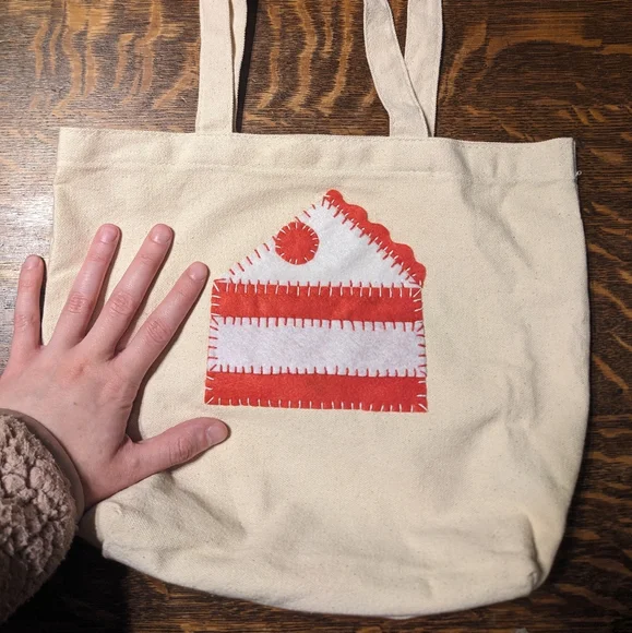 ✨hand embroidered✨ canvas tote bag - Picture 3 of 3